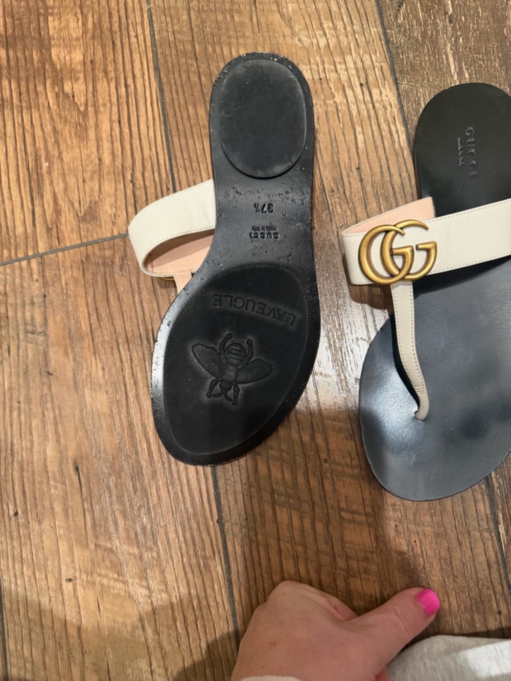 Gucci Cream Leather Thong Sandals with Gold Double G - Picture 2 of 3